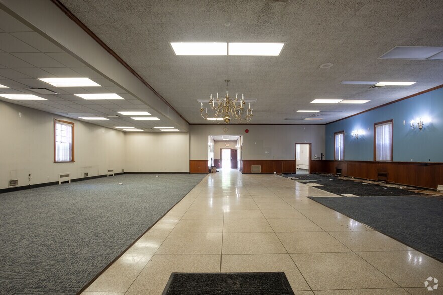 More Photos Of 160 Main St, Sayville Office For Sale