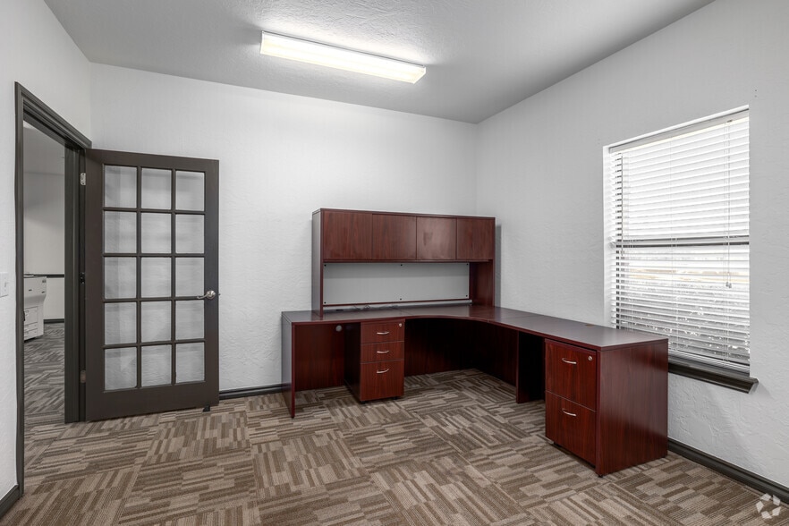 More Photos Of 9400 S I-35 Service Rd, Moore Office For Sale