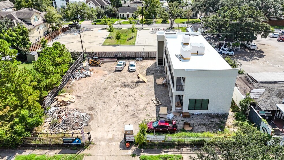 More Photos Of 2235 Richmond Ave, Houston Storefront For Lease