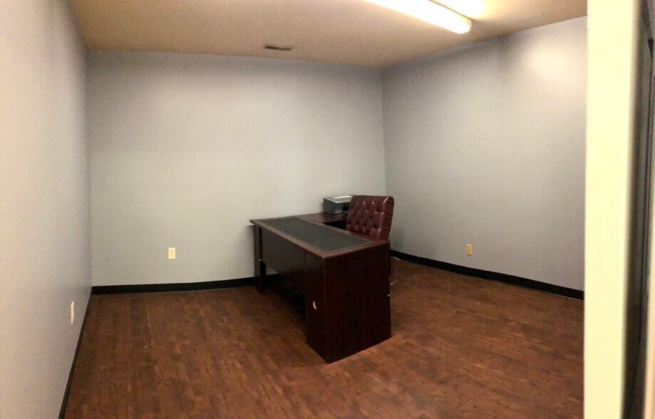 More Photos Of 4617 Sutherland Rd, Owensboro Light Distribution For Lease