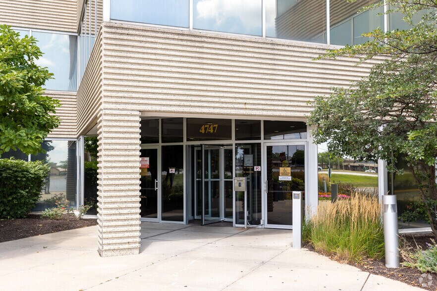 More Photos Of 4747 Lincoln Mall Dr, Matteson Office For Lease