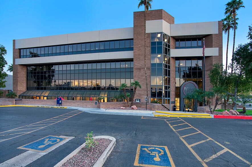 More Photos Of 2122 E highland Ave, Phoenix Medical For Lease