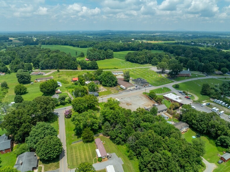 More Photos Of 1417 W Main St, Yadkinville Industrial For Sale