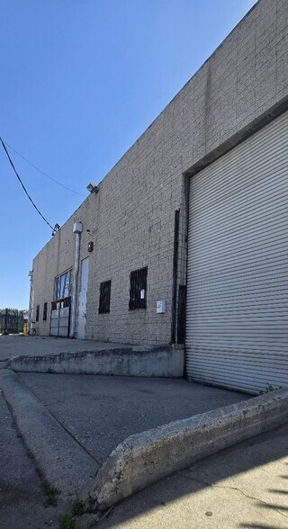 More Photos Of 1716 E 21st St, Los Angeles Manufacturing For Lease
