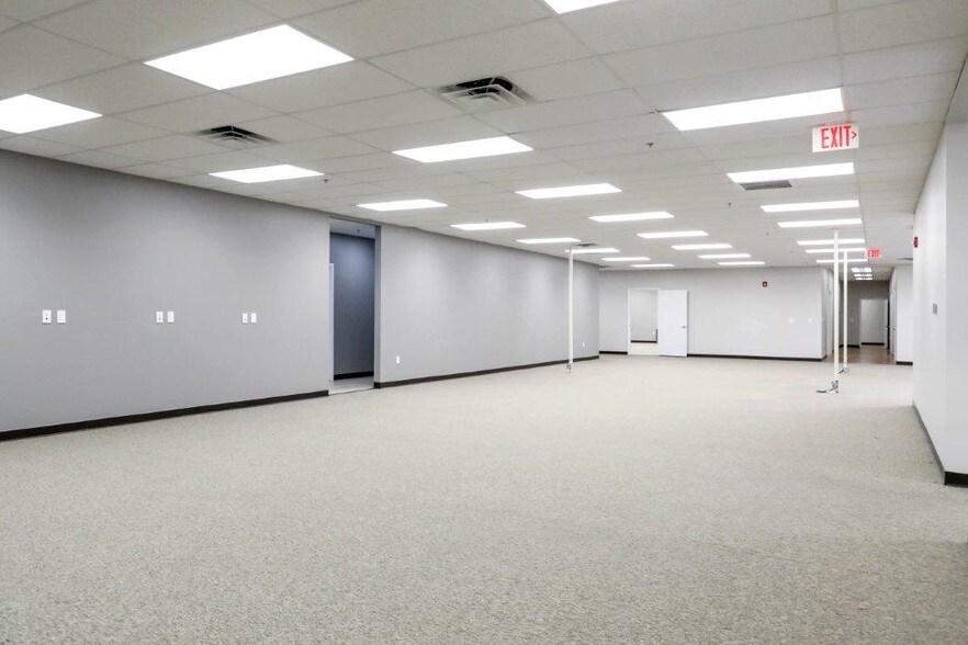 More Photos Of 14101-14105 Mccormick Dr, Tampa Light Manufacturing For Lease