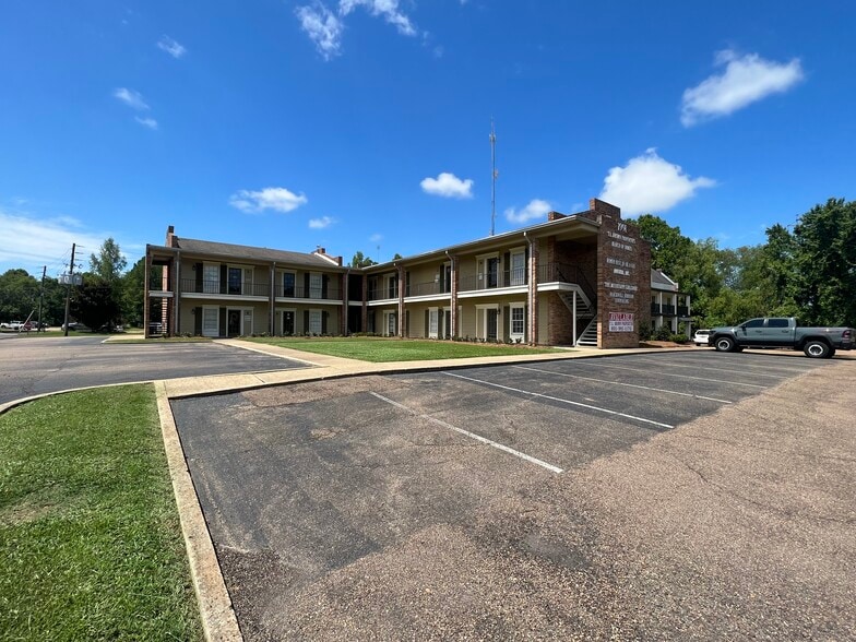 Primary Photo Of 1991 Lakeland Dr, Jackson Office For Sale