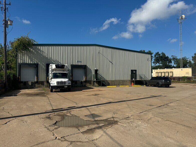 Primary Photo Of 800 Victoria Dr, Houston Warehouse For Sale