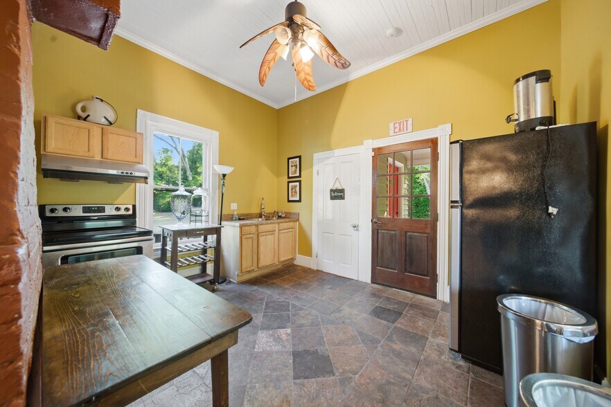More Photos Of 7302 Woodrow St, Irmo Office Residential For Sale