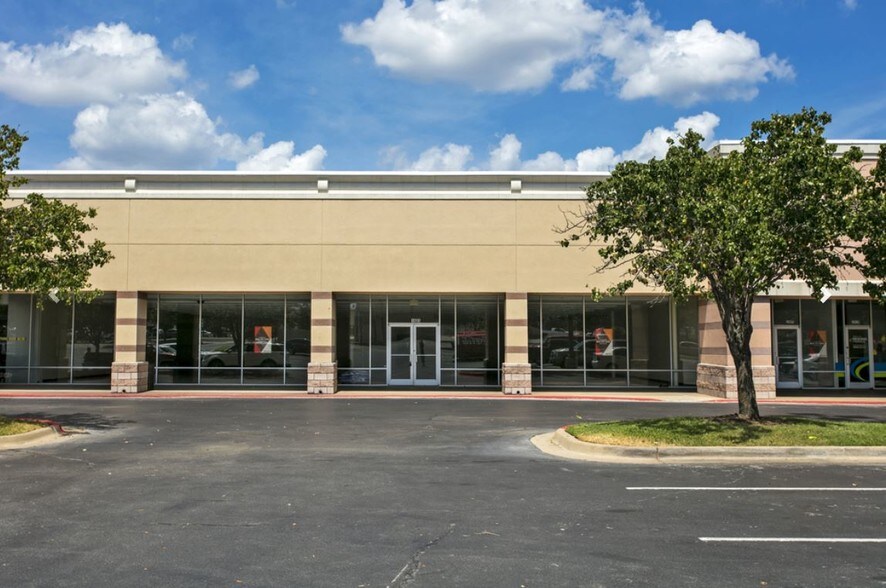 More Photos Of 1901-2027 S Texas Ave, Bryan Unknown For Lease