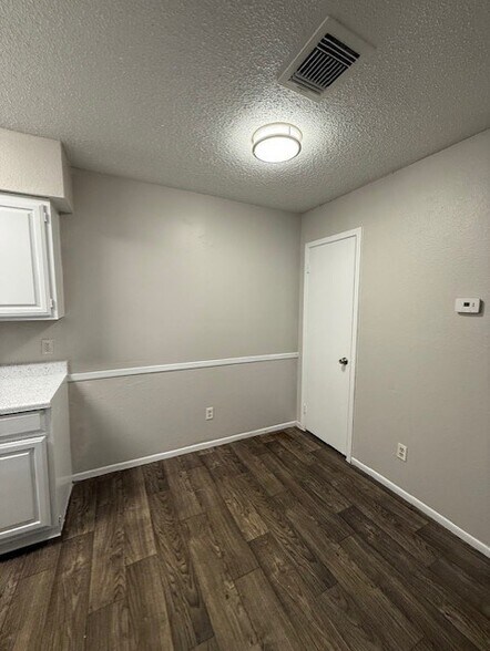 More Photos Of 535 W Hutchins Pl, San Antonio Apartments For Sale
