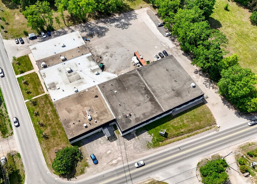 More Photos Of 40 Rue John-F.-Kennedy, Saint-Jérôme Warehouse For Sale