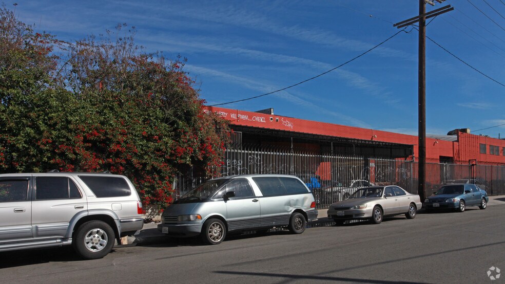 More Photos Of 219 E 32nd St, Los Angeles Warehouse For Lease