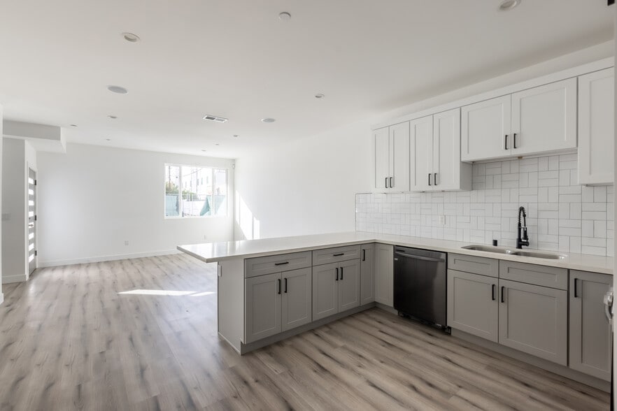 More Photos Of 10857 Morrison St, North Hollywood Apartments For Sale