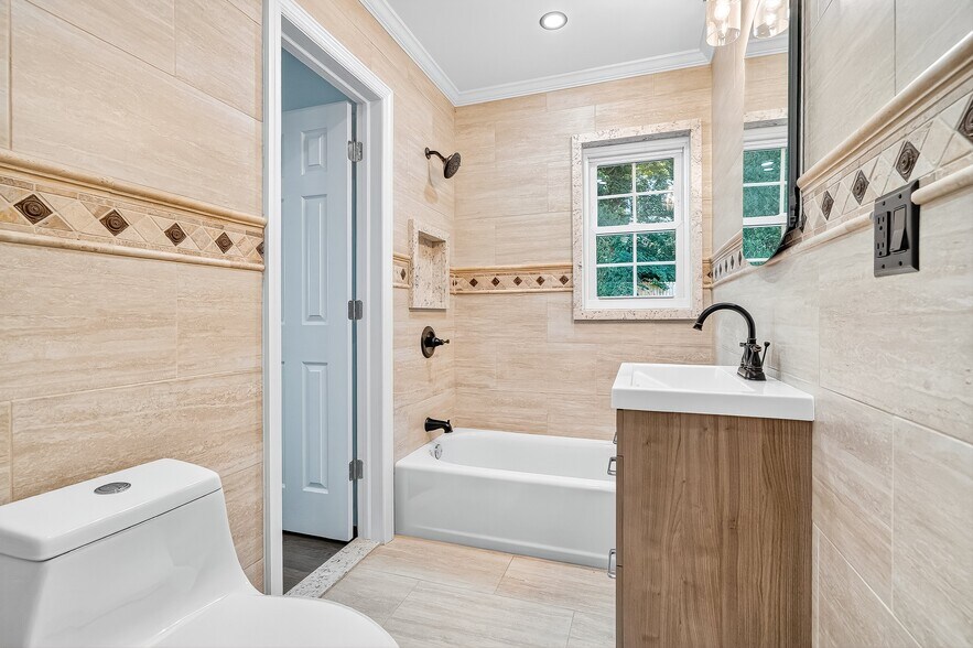 More Photos Of 153 Route 9W, Haverstraw Veterinarian Kennel For Sale