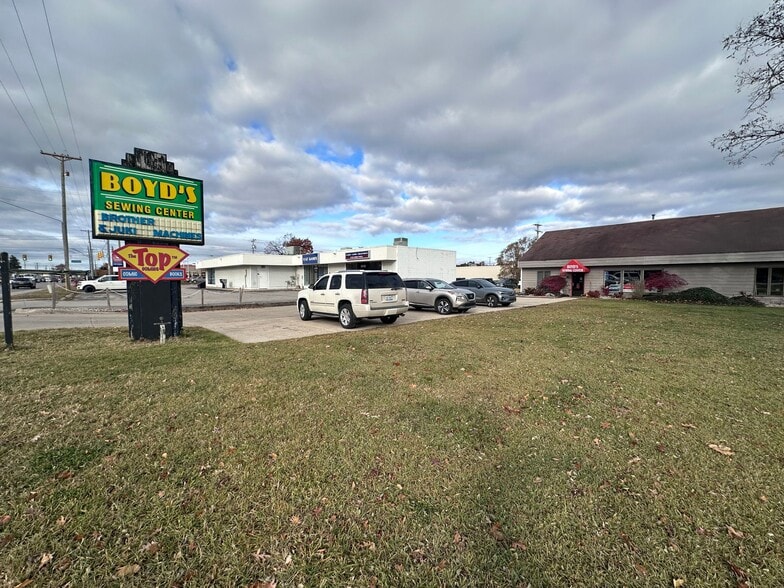 More Photos Of 966 W South Airport Rd, Traverse City Freestanding For Sale