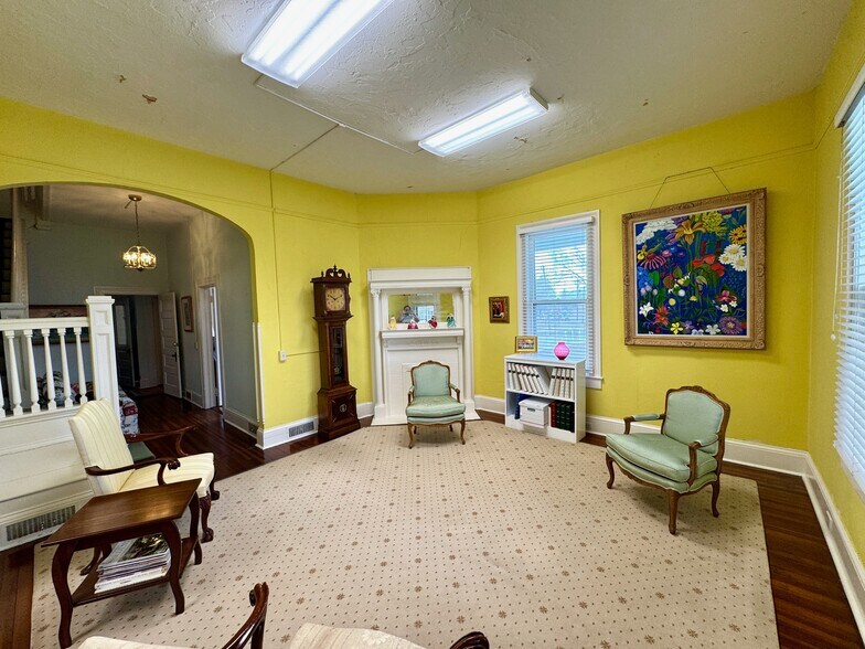 More Photos Of 424 Green St, Gainesville Office Residential For Sale