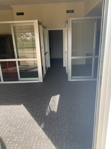 More Photos Of 123 E Plymouth Rd, Columbus Industrial For Lease