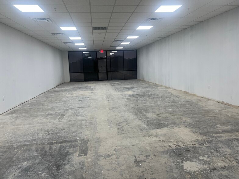 More Photos Of 7650 I-35 E, Corinth Unknown For Lease