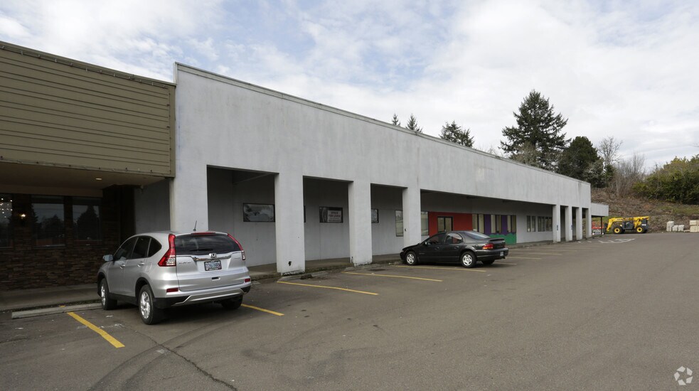 More Photos Of 3975 Commercial St, Salem Unknown For Lease
