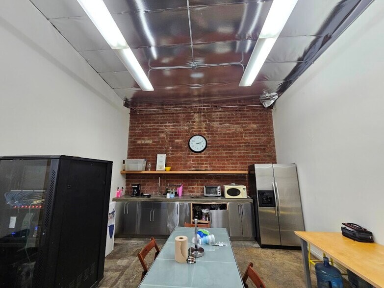 More Photos Of 1354 E Washington Blvd, Los Angeles Warehouse For Sale