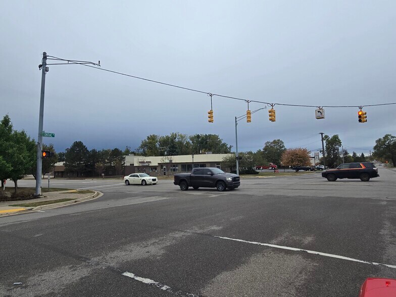 More Photos Of 1989 N Opdyke Rd, Auburn Hills Freestanding For Lease