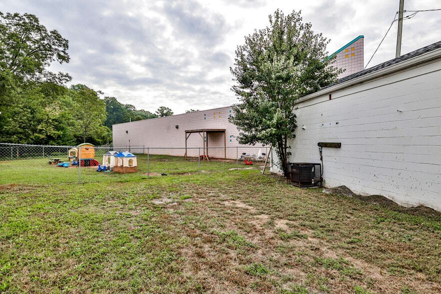 More Photos Of 2070 Candler Rd, Decatur Freestanding For Sale