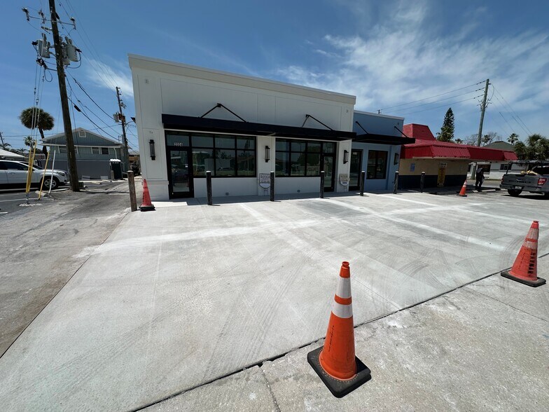 Primary Photo Of 2004 Pass A Grille Way, Saint Petersburg Restaurant For Lease