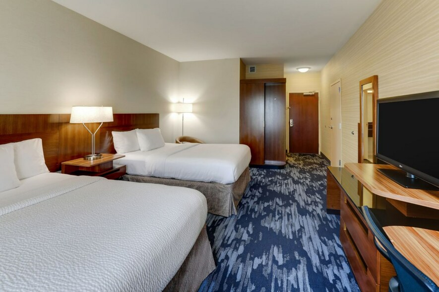 More Photos Of 1111 N Lorraine St, Hutchinson Hotel For Sale