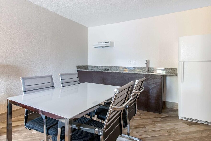 More Photos Of 4985 W Irlo Bronson Memorial Hwy, Kissimmee Hotel For Sale