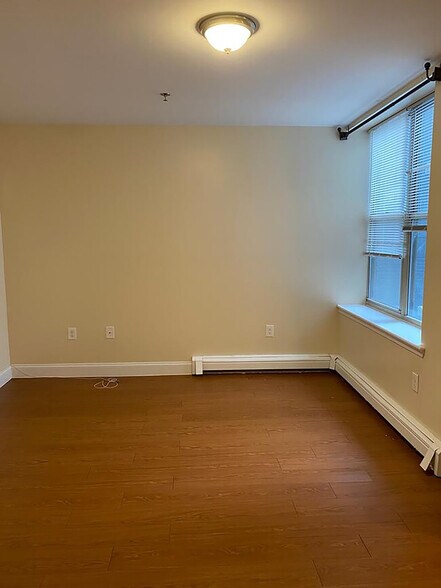 More Photos Of 533 E 2nd Ave, Roselle Apartments For Sale