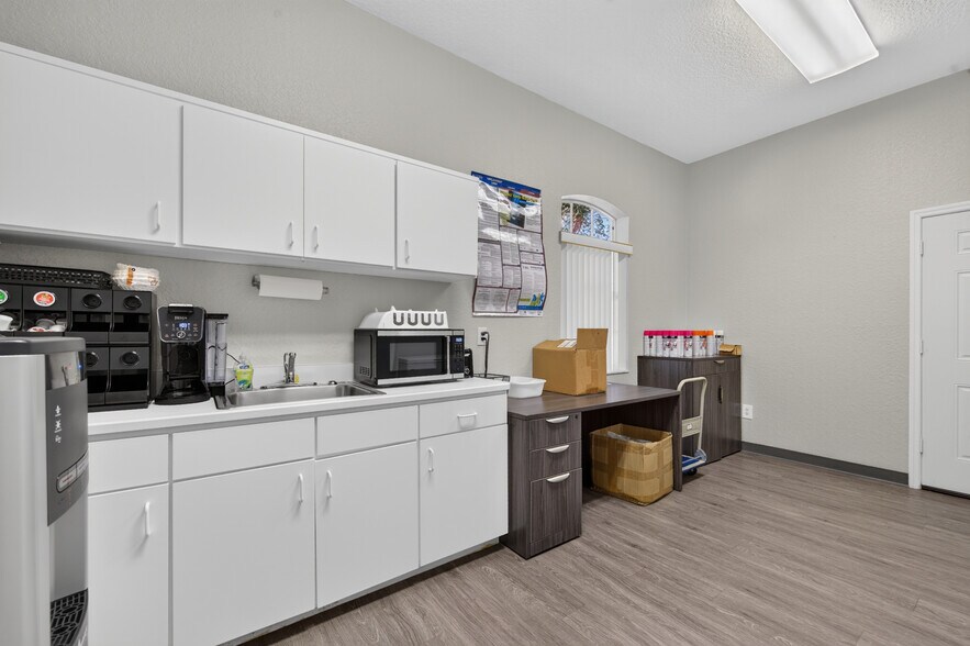 More Photos Of 1275 W Granada Blvd, Ormond Beach Office For Lease