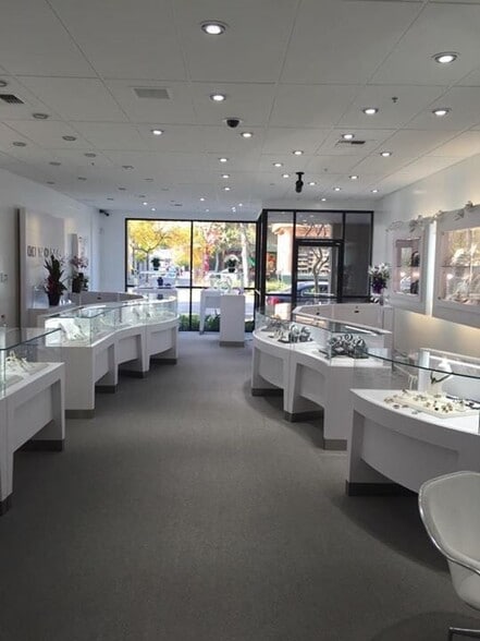 More Photos Of 611-623 Santa Cruz Ave, Menlo Park Office For Lease