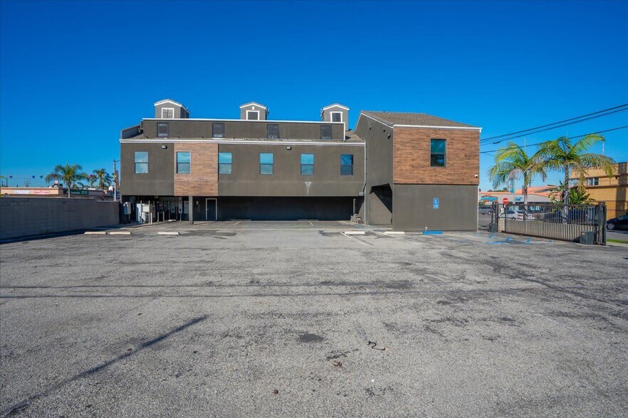 More Photos Of 3444 E Anaheim St, Long Beach Office For Sale