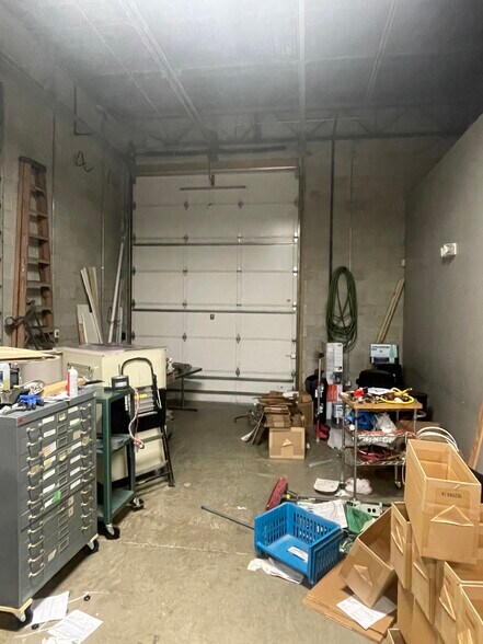 More Photos Of 837 Oakton St, Elk Grove Village Warehouse For Lease