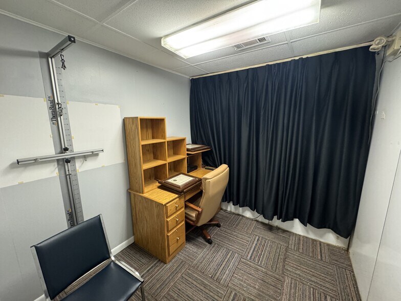 More Photos Of 3855 N Acadian Thruway, Baton Rouge General Retail For Sale