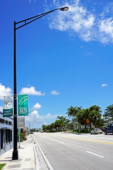 More Photos Of 3491-3499 N Dixie Hwy, Oakland Park Storefront For Sale