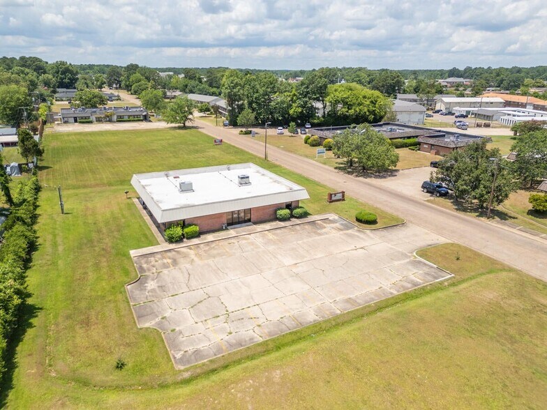 More Photos Of 428 Hospital Drive, Columbus Medical For Sale