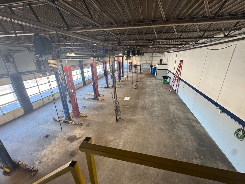 More Photos Of 2779 W Central Ave, Toledo Auto Repair For Lease