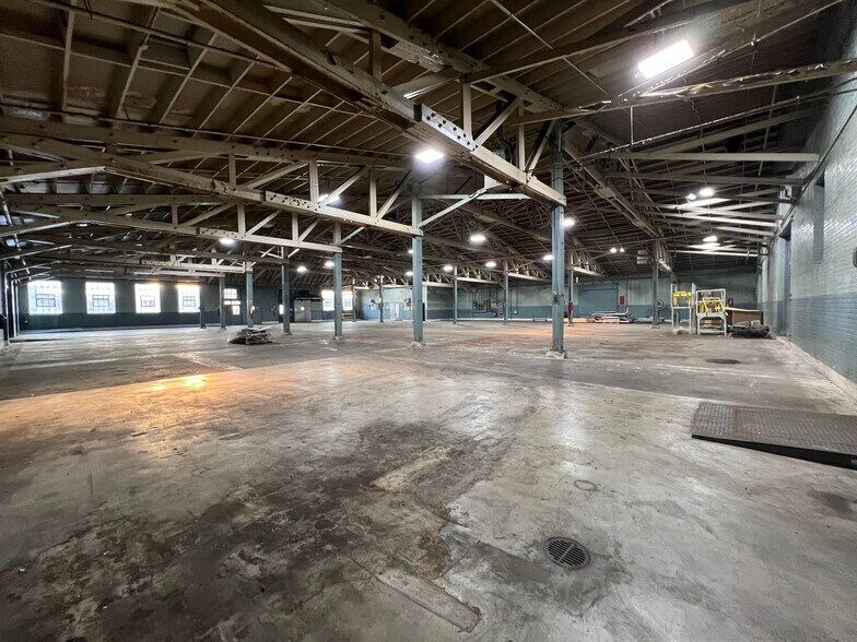 More Photos Of 715-725 9th Avenue, Columbus Industrial For Sale