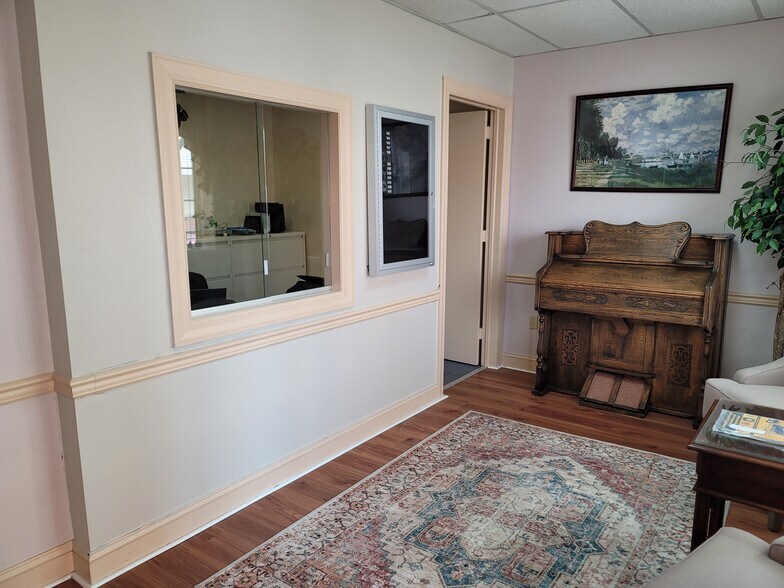 More Photos Of 802 N West St, Wilmington Office For Lease