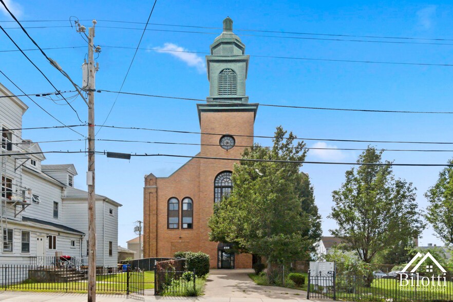More Photos Of 859 Pine St, Fall River Apartments For Sale