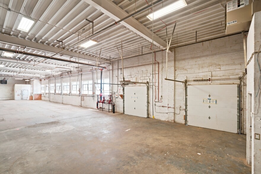 More Photos Of 931 Brentwood Rd NE, Washington Warehouse For Lease