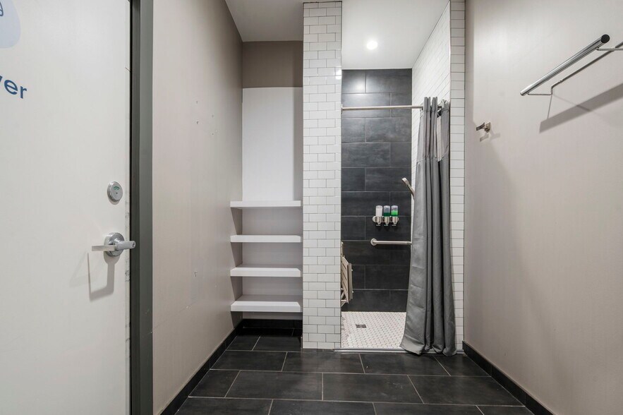 More Photos Of 1700 Plymouth Rd, Minnetonka Apartments For Lease