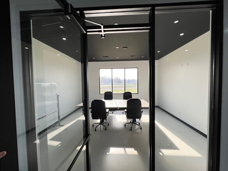 More Photos Of 22800 Highway H, Sedalia Manufacturing For Sale