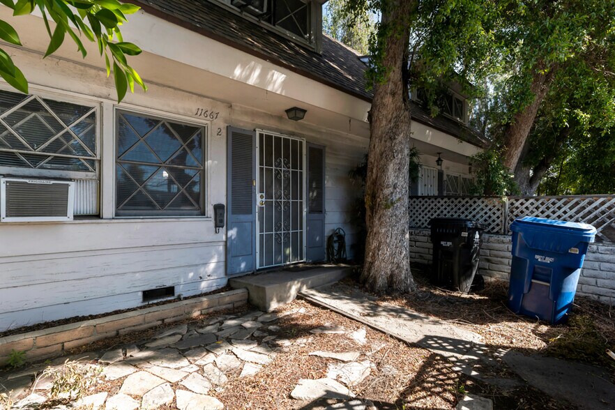 More Photos Of 11667 Burbank Blvd, North Hollywood Apartments For Sale