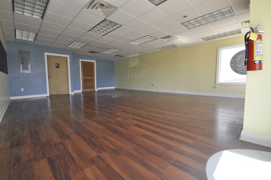 More Photos Of 20 Center Ave, Atlantic Highlands Office Residential For Lease