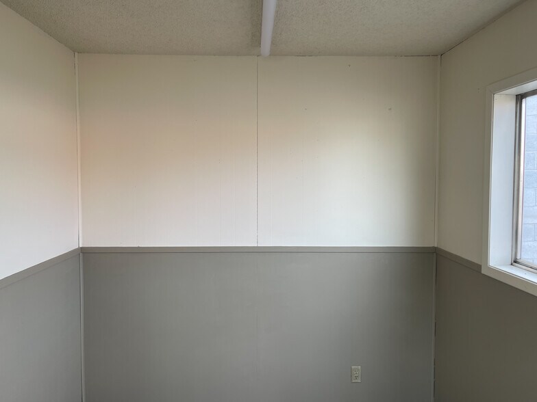 More Photos Of 710 S Oregon St, Ontario Office For Lease
