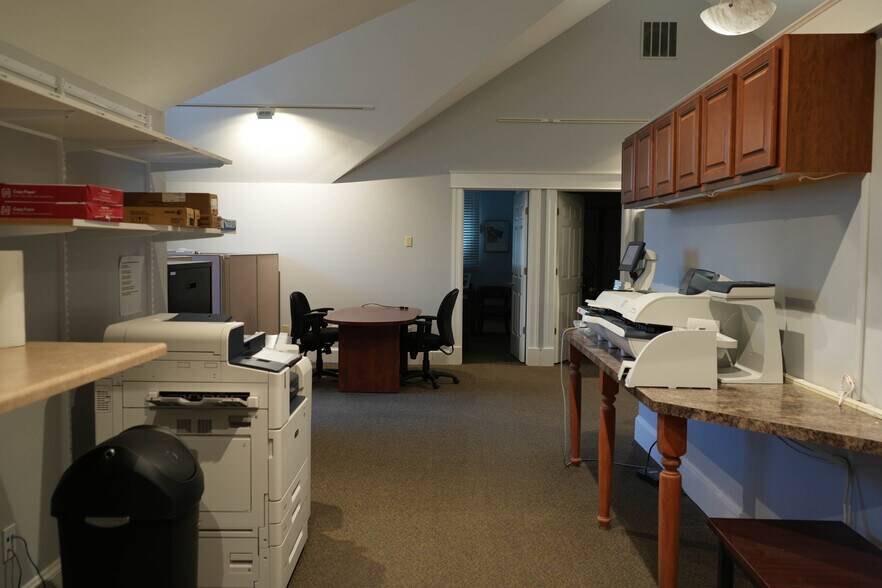 More Photos Of 1 Club Acre Ln, Bedford Office For Lease