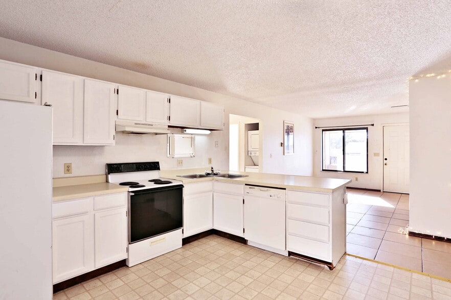 More Photos Of 935 Hathaway Dr, Colorado Springs Apartments For Sale