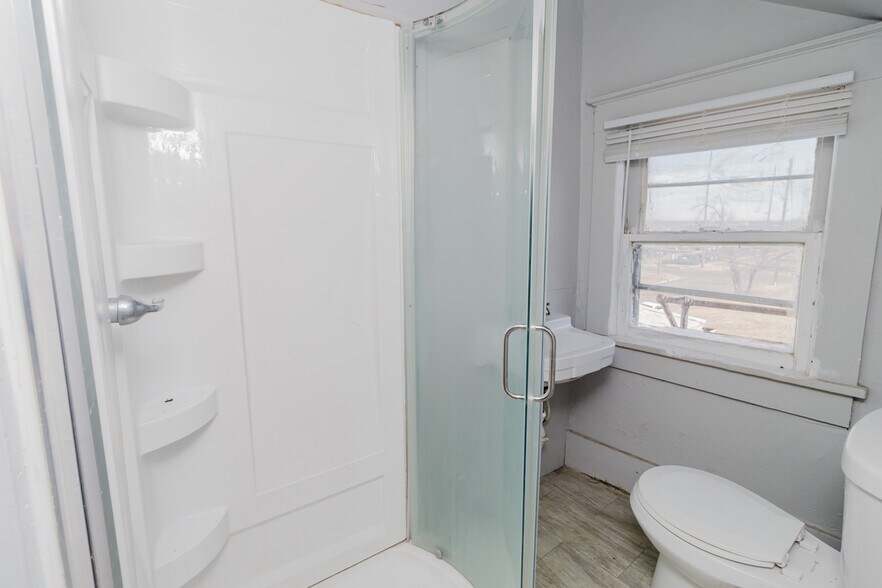 More Photos Of 638 N Broadway Ave, Wichita Multifamily For Sale